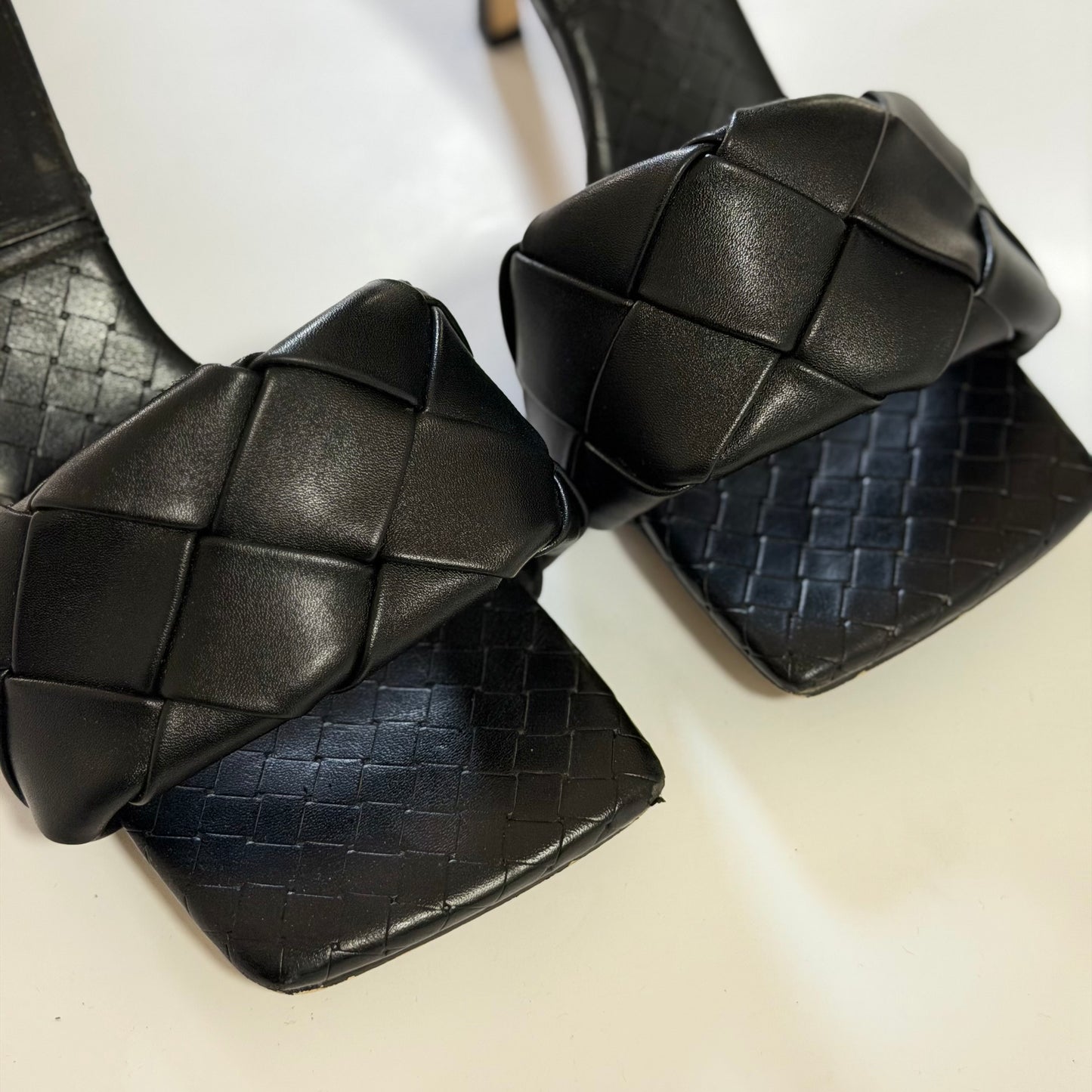 BOTTEGA Veneta